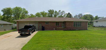 517 W 6th St, Wilber, NE 68465