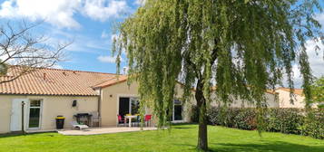 Maison de plain-pied  à vendre, 6 pièces, 4 chambres, 142 m²