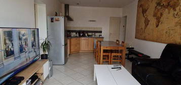 Loue appartement T2 très bon état centre Saint Martin de la Place à 10 mn Saumur, Doué, Beaufort, Longué