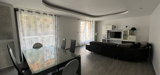 Appartement meublé  à louer, 4 pièces, 2 chambres, 102 m²