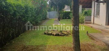 Villa bifamiliare 150 m², Vittoria Apuana, Forte dei Marmi