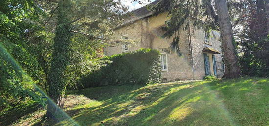 Ancien moulin divise en deux habitations