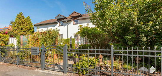 Stadtnahe Idylle in Panitzsch: Doppelhaushälfte mit Garten, Terrassen und Stellplatz in WEG