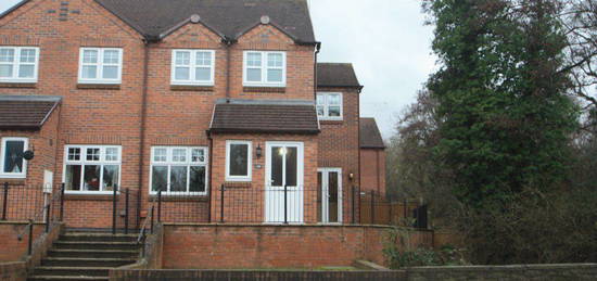 3 bed semi-detached house to rent