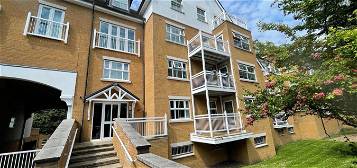 Flat to rent in 46 High Road, Buckhurst Hill IG9