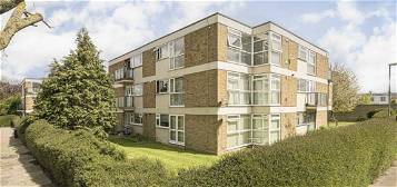 Flat to rent in Peregrine Road, Sunbury-On-Thames TW16