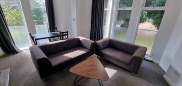 3 bed flat to rent