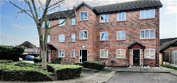 Flat to rent in Earlsfield Drive, Chelmer Village, Chelmsford CM2