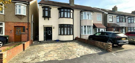 4 bed semi-detached house to rent