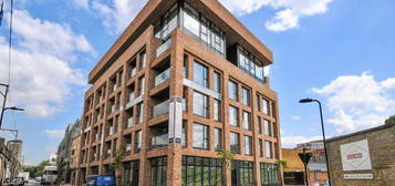 Flat for sale in Warehaus, London Fields E8