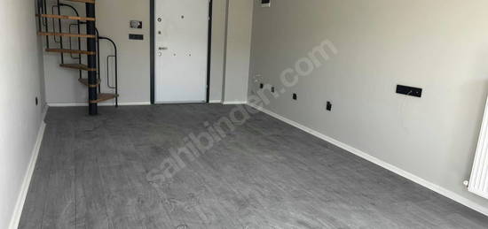 Güzelyurt Mahalesinde Statü Çarşıda Kiralık 1+1