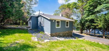 18 Oakwood Trl S, Monroe, NY 10950