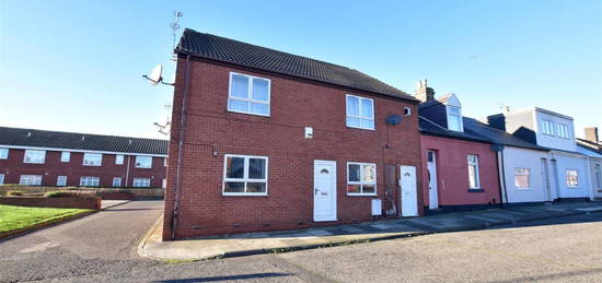 Flat to rent in Carley Road, Southwick, Sunderland SR5