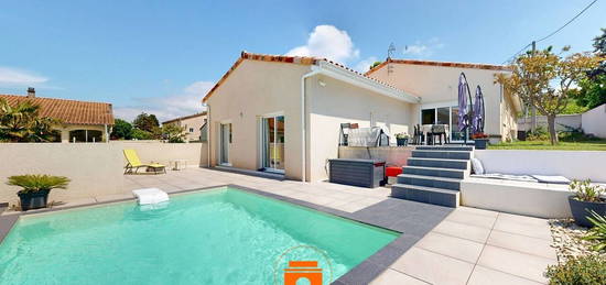 Villa  à vendre, 5 pièces, 4 chambres, 136 m²