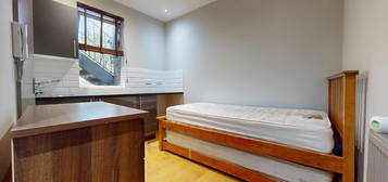 Studio to rent in Lyncroft Gardens, London NW6