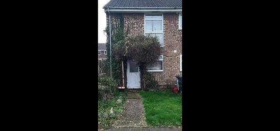 End terrace house to rent in Keats Road, West Malling ME20