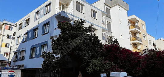 İzmir Üçyol Bahçelievler Metro Yakını 3+1 kiralık Daire