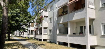 Seniorengerechte 2-Raum-Wohnung mit Dusche &amp; Balkon - bei Einzug frisch renoviert