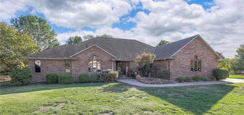 205 Country Club Ter, Butler, MO 64730