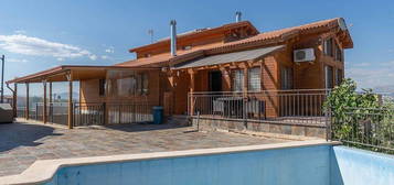 Chalet en calle Nogal en Parque de la Ermita - Parque de San Roque, Churriana de la Vega