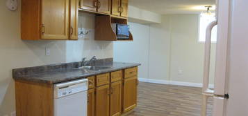 2525B 35th St SE, Calgary, AB T2B 0W6
