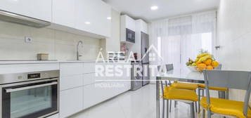 Apartamento T3 com varanda e elevador na Quinta do Anjo