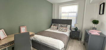 Room to rent in Room 3, Flat 1. Priestgate, Peterborough PE1