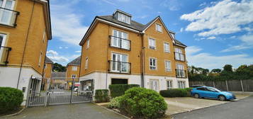 Flat for sale in Kenyon Way, Langley, Berkshire SL3