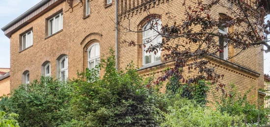 Traumhafte Dachgeschosswohnung mit Terrasse und Garten