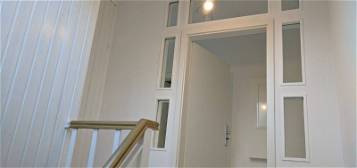 Renovierte 3-Zimmer-DG-Wohnung mit Balkon in Schwalbach/Elm