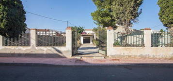 Chalet en plaza De Juan Carlos I en Algueña