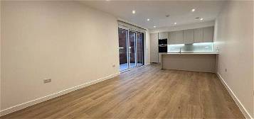 Flat to rent in Archway Road, London N6