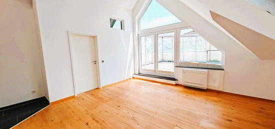 Erstbezug: Umfangreich saniertes 142m² Traum Penthouse mit 40m² Terraen, barrierefrei