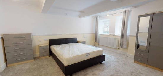 2 bedroom ground floor flat