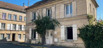 Maison ancienne atypique , pleine de charme