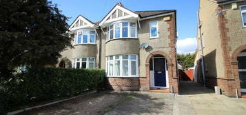 3 bedroom semi-detached house