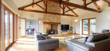 4 bed barn conversion to rent