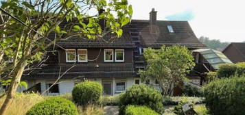 Attraktives Mehrfamilienhaus mit großem Garten und direktem Waldblick in ruhiger Lage in Helsa  OT