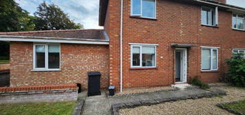 6 bed end terrace house to rent