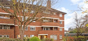 Flat for sale in Sheen Court, Richmond TW10