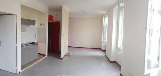 13004 - Bd Rougier / Blancarde - Studio 29m2 2e étage