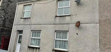 Flat to rent in Meyrick Street, Pembroke Dock SA72