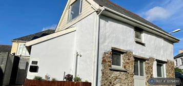 2 bedroom detached house