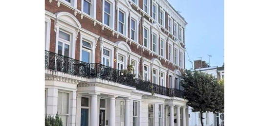 Flat to rent in Maclise Road, Kensington, Olympia W14