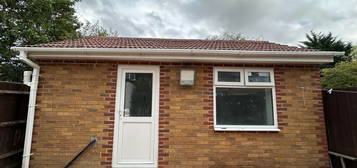 Flat to rent in Rushdene Crescent, Northolt UB5