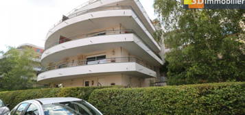 Besançon centre, vends bel appartement de 3 pièces, 63 m² habitable, terrasse de 18m², place de parking dans immeuble de standing sécurisé