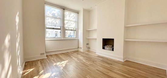 Flat to rent in Rowallan Road, Fulham SW6