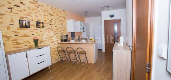 Pronájem bytu 2+kk 47 m², U Čeperky, Unhošť