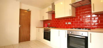 8 bed terraced house to rent