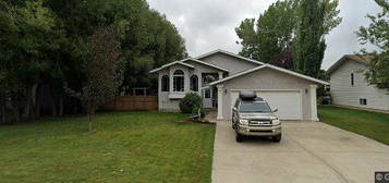 74 Hathaway Ln, Lacombe, AB T4L 1T4